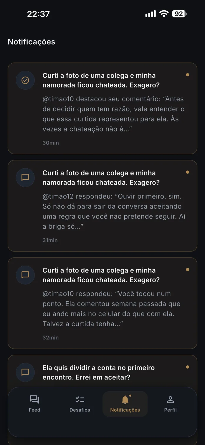 Aba Notificações com o aviso de um comentário destacado e de respostas recebidas.